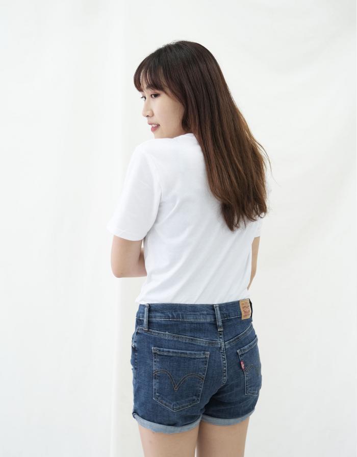 Levi's 女裝中腰牛仔短褲夏威夷海洋色 24吋