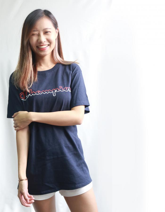 Champion 紅白拼全寫 logo黑色 T-shirt  細碼